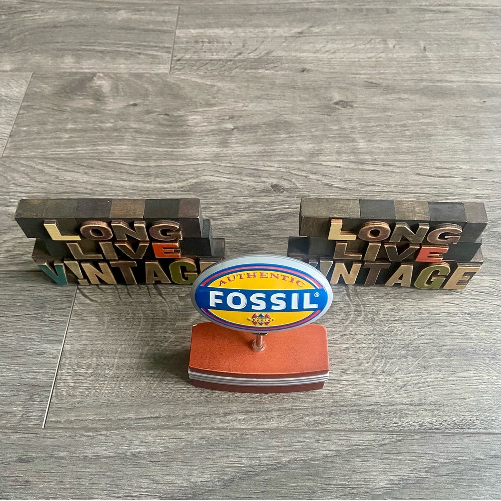 Fossil Authentic Sign Decor